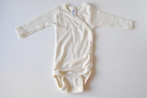 Offwhite omlottbody i GOTS-certifiered ull/silke från Engel